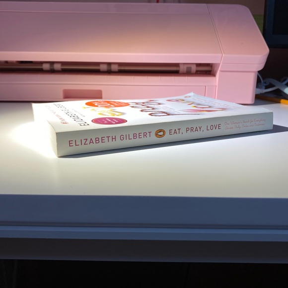 Eat Pray Love by Elizabeth Gilbert. Paperback. - Picture 3 of 7